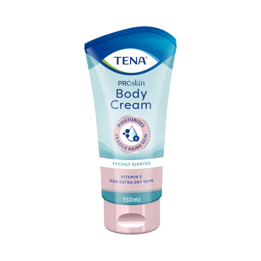 Eine 150-ml-Tube TENA ProSkin Body Cream | Packung (150 ml). Die hellblau-weiße Verpackung mit blauem Schraubverschluss weist mit einem Text darauf hin, dass die Creme frisch parfümiert und für empfindliche, alternde Haut geeignet ist. Angereichert mit Vitamin E ist sie speziell für besonders trockene Haut geeignet.