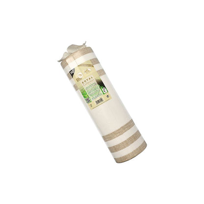 Een opgerolde yogamat met witte en beige strepen uit de PAPSTAR tafelloper stofachtig PV-Tissue Mix „ROYAL Collection“ van de PAPSTAR GmbH beschikt over een etiket met productdetails en symbolen, alles vervaardigd in een pulp-viscose-tissue-mix-ontwerp, dat verticaal voor een smetteloos witte achtergrond staat.