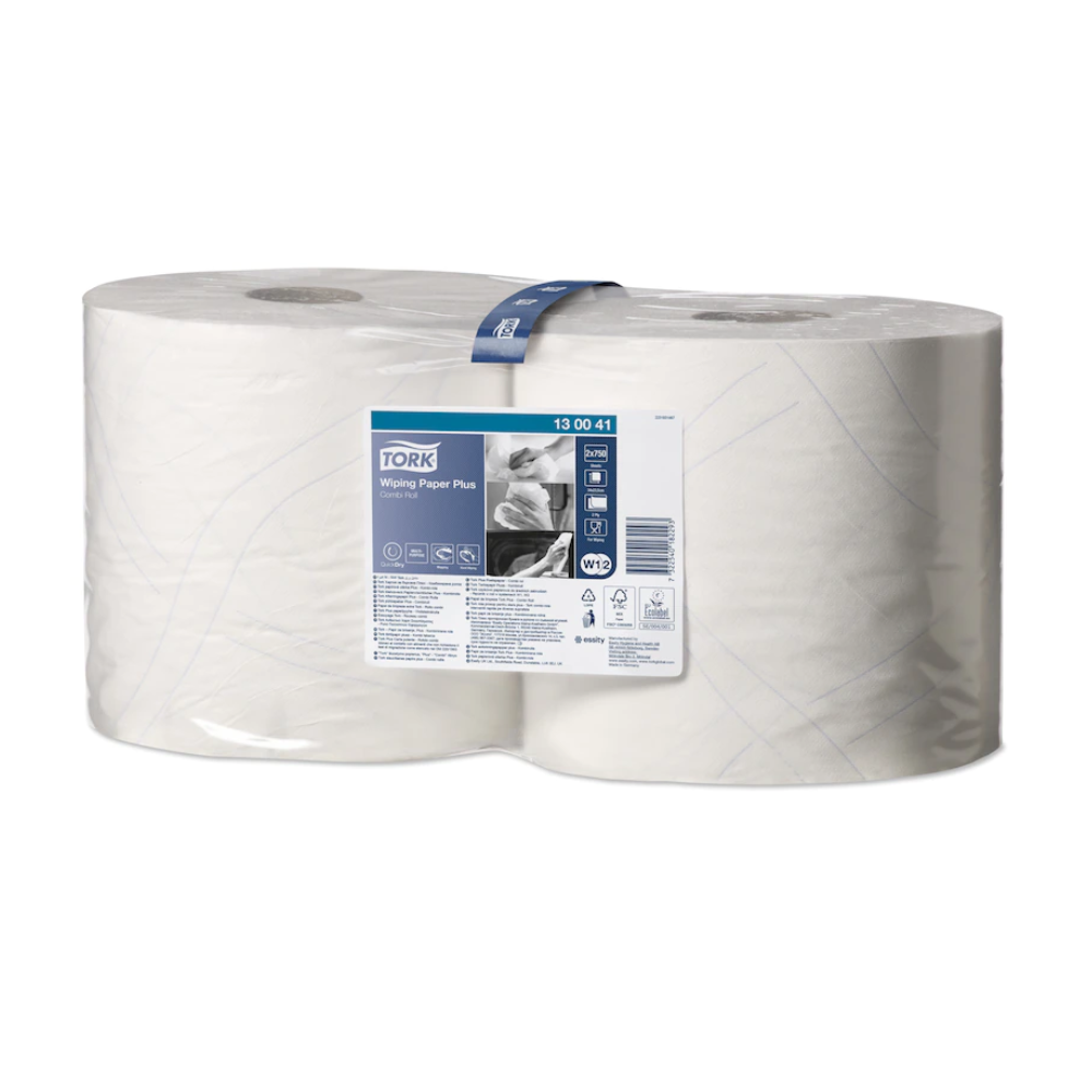 Een verpakking met twee grote rollen Tork 130041 Sterke multifunctionele papieren doekjes Premium, gedeeltelijk verpakt in transparant kunststof. Het etiket toont productdetails en handelsmerken in een blauw-wit kleurenpalet. Deze QuickDry™-doekjes zijn compatibel met Tork-dispensers en zijn moeiteloos te gebruiken.
