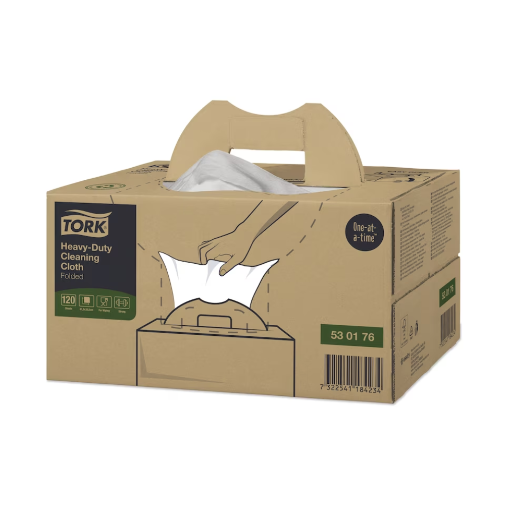 Sur un carton de TORK - Essity avec l'inscription « Tork 530176 Chiffons de nettoyage extra-résistants Premium W7 », on voit une main qui tire un chiffon. Il contient 120 chiffons pliés avec l'inscription « Individuellement », destinés à réduire la consommation de solvants.