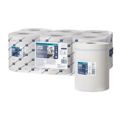 Ein Set zylindrischer weißer Papierrollen in Kunststoffverpackung, gekennzeichnet als Tork Reflex™ 473472 Starke Mehrzweck-Papierwischtücher Advanced M4 2-lagig von TORK – Essity Professional Hygiene Germany GmbH, mit praktischer Einzelblattentnahme. Auf den Rollen sind Produktdetails und Markenlogos deutlich zu erkennen. Eine Rolle ist einzeln im Vordergrund abgebildet, wodurch diese langlebigen Mehrzweck-Papierwischtücher hervorgehoben werden.