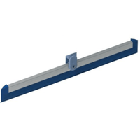Une lèvre de rechange pour balai-raclette Vileda Professional de 35 cm, présentée sur un fond blanc sobre, arbore un design bleu-gris avec un support de poignée en métal et une longue lèvre droite en caoutchouc, fabriquée à partir de matériaux lavables et hygiéniques, pour un nettoyage efficace des surfaces.