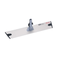 Le support de balai à franges Professional Express Pro de Vileda GmbH - 40 cm | Lot (1 pièce) comprend une tête de balai à franges plate dotée d'une base rectangulaire gris clair et d'une articulation centrale, idéale pour le nettoyage professionnel. Son design trapézoïdal ergonomique est rehaussé par des bords légèrement surélevés et de petits patins gris foncé à chaque coin.