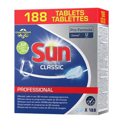 Een doos SUN Professional Classic Tabs, vaatwasmachinereinigingstabletten van Diversey Deutschland GmbH & Co. OHG, met 188 tabletten. De verpakking toont de logo's van Pro Formula en Diversey met meertalige tekst. Het is ontworpen in een blauw-wit kleurenpalet en benadrukt het milieuvriendelijke merk en de glasbescherming voor uw vaat.