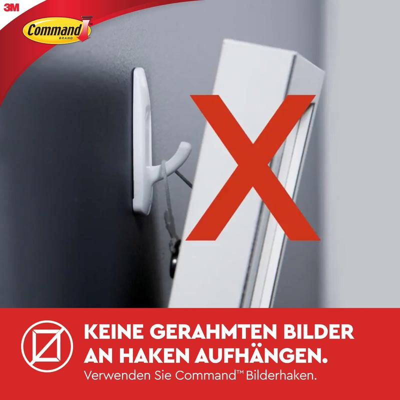 Une image encadrée est accrochée de travers à un crochet ordinaire avec l'inscription "Haken Aufbewahrung" et un X rouge. Le texte allemand déconseille cela et recommande le crochet de designer moyen 3M Command™, 17081-FGN pour l'ordre à la maison.