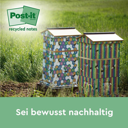 Deux ruches colorées se trouvent dans l'herbe d'un champ. Le logo des Post-it® Super Sticky 100% recyclés de 3M Deutschland GmbH est visible en haut à gauche. Le texte en bas dit : "Soyez consciemment durable.