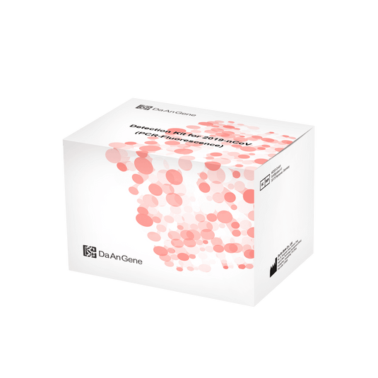 Sur un fond vert figure une boîte d'emballage blanche contenant le « kit de dépistage (PCR par fluorescence) DaAn pour le 2019-nCoV », comprenant 96 tests, sur laquelle est inscrit le logo « Altruan ».