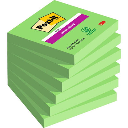 Een stapel Post-it® Super Sticky Notes (76 mm x 76 mm, 90 vel/blok, 100% PEFC) van 3M Deutschland GmbH, schuin geplaatst, met het etiket van het bovenste blok naar boven.