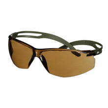 Lunettes de sécurité 3M™ SecureFit™ 500, branches vert foncé, revêtement antibuée/anti-rayures Scotchgard™ (K&N), lentilles marron, SF505SGAF-DGR-EU, 20 par paquet | Paquet (1 pièce)