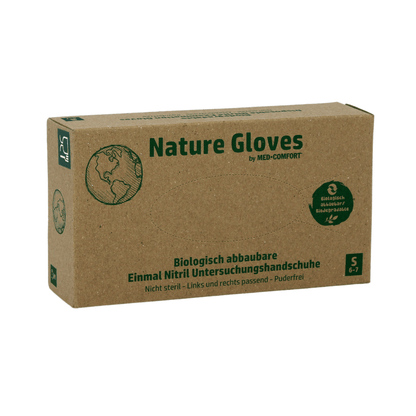 Un carton avec des gants d'examen en nitrile biodégradables de AMPri Nature Gloves, avec l'inscription en allemand « Gants en nitrile biodégradables » et un symbole indiquant qu'ils sont biodégradables. Le carton contient des gants sans poudre de taille Small (6-7) de AMPri Handelsgesellschaft mbH.